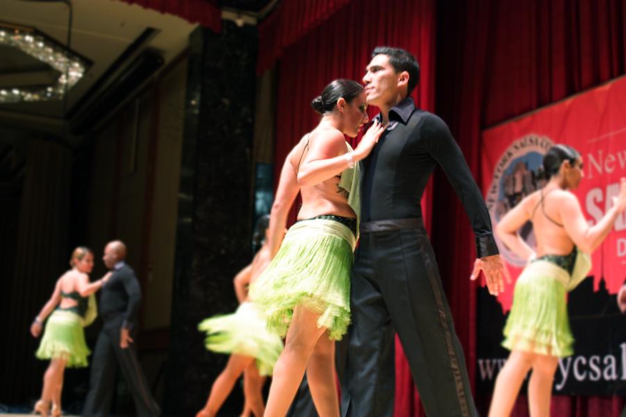 Salsa_performers_in_New_York